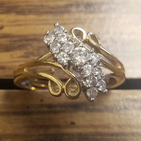 🧚♀️🦄Vtg. Avon SZ8 Waterfall Diamond Ring - Picture 2 of 7